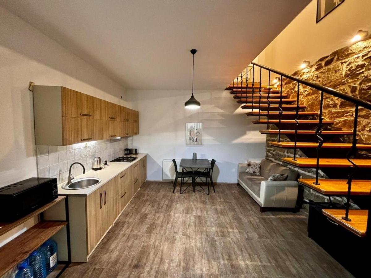 Apartment 17