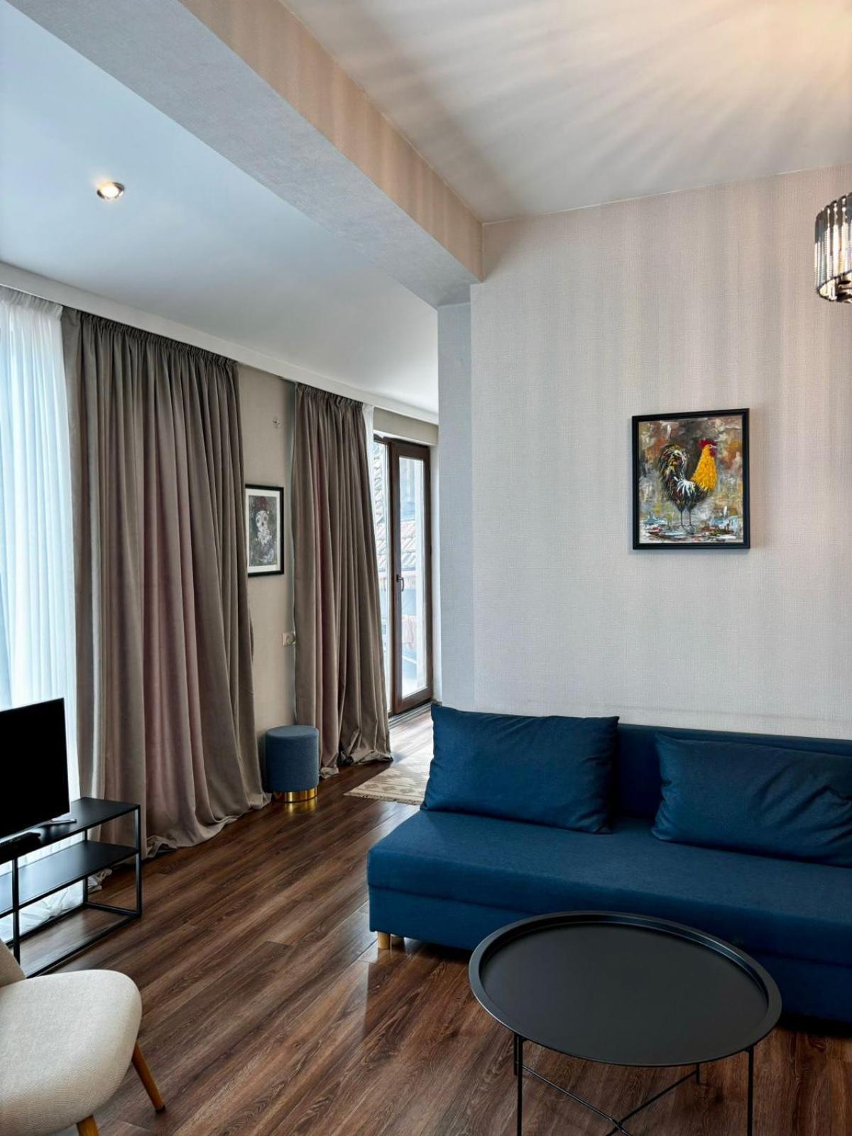 Apartment 17